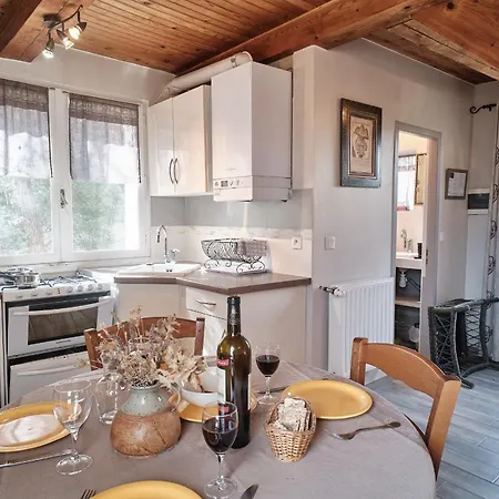 Guest house Les Maisons De Chante Oiseau